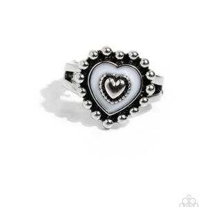 Courting Chic - White, Ring Stretch Band